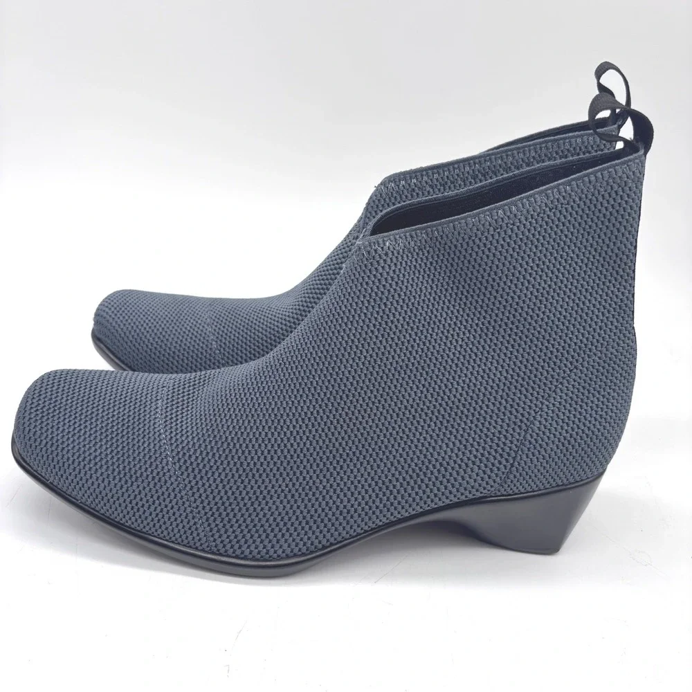Charleston Shoe Co. Women's Size 9 Grey Blue Knit Lower King Ankle Boots